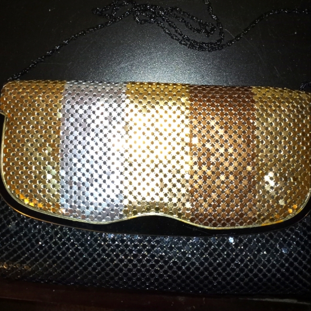 Multi-color metal sequence chain shoulder bag